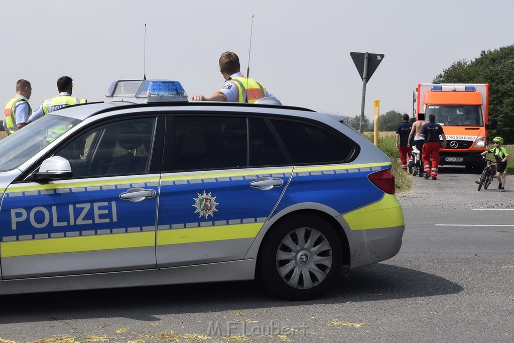 Schwerer Krad Pkw Unfall Koeln Porz Libur Liburer Landstr (Krad Fahrer nach Tagen verstorben) P090.JPG - Miklos Laubert